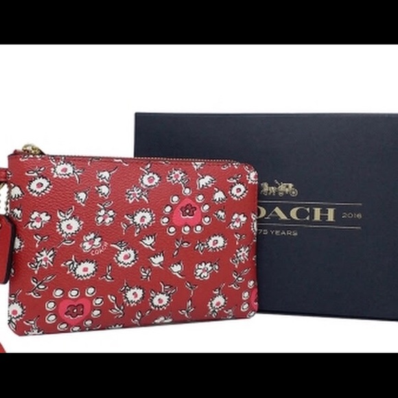 Coach Handbags - NWT Coach RARE gorgeous wild hearts wristlet!FIRM